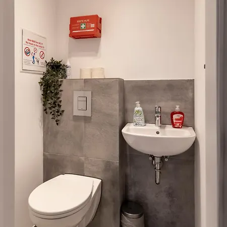 Budgetroom Modernes Mit 3 Schlafzimmern Διαμέρισμα